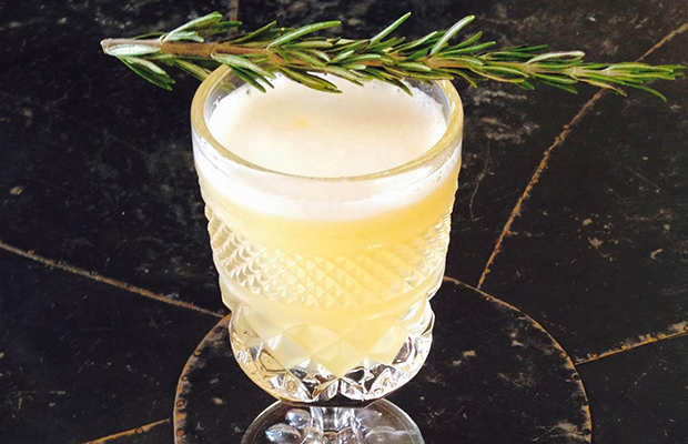 Healthy Cocktail Shrubs: The Pineapple Express