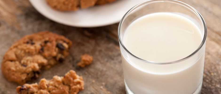 almond milk vs skim milk cutting